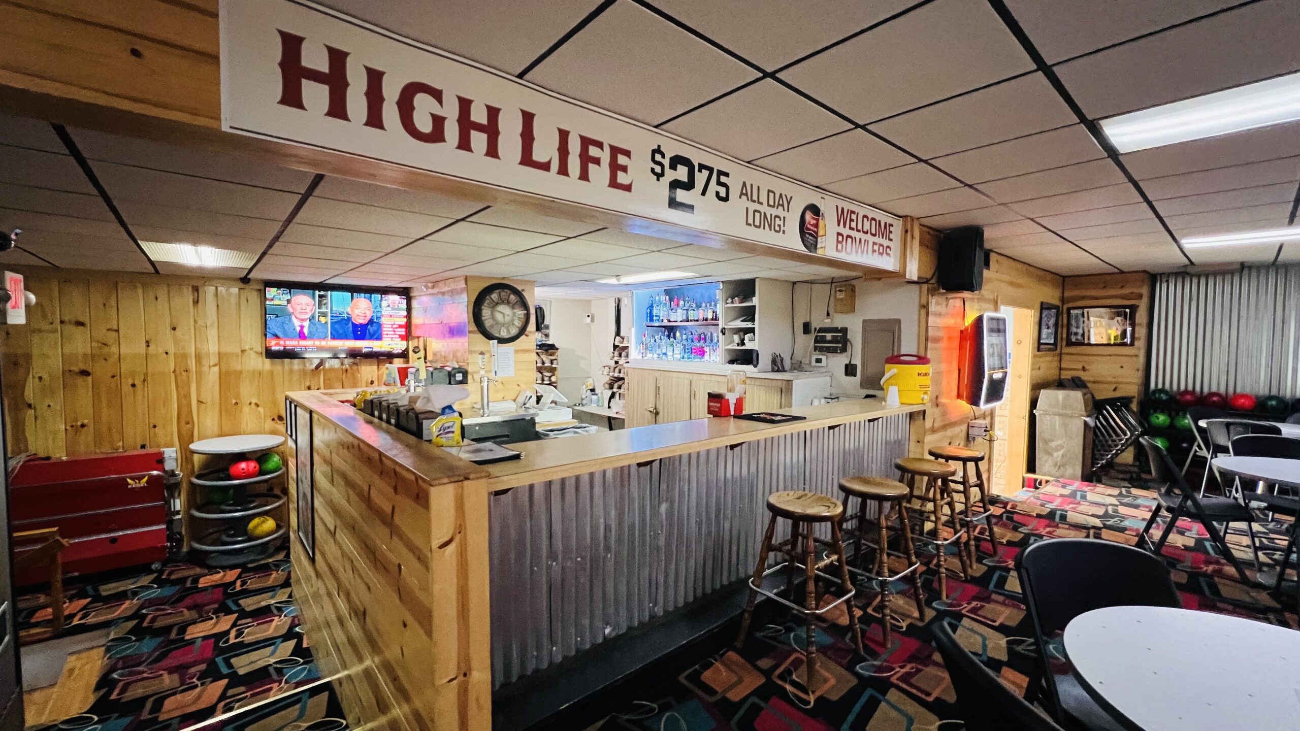 Wengers bowling drinks bar